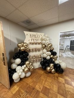 Black and Gold Balloon Decor 