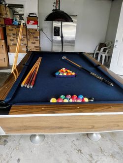 POOL TABLE/ MESA DE BILLAR