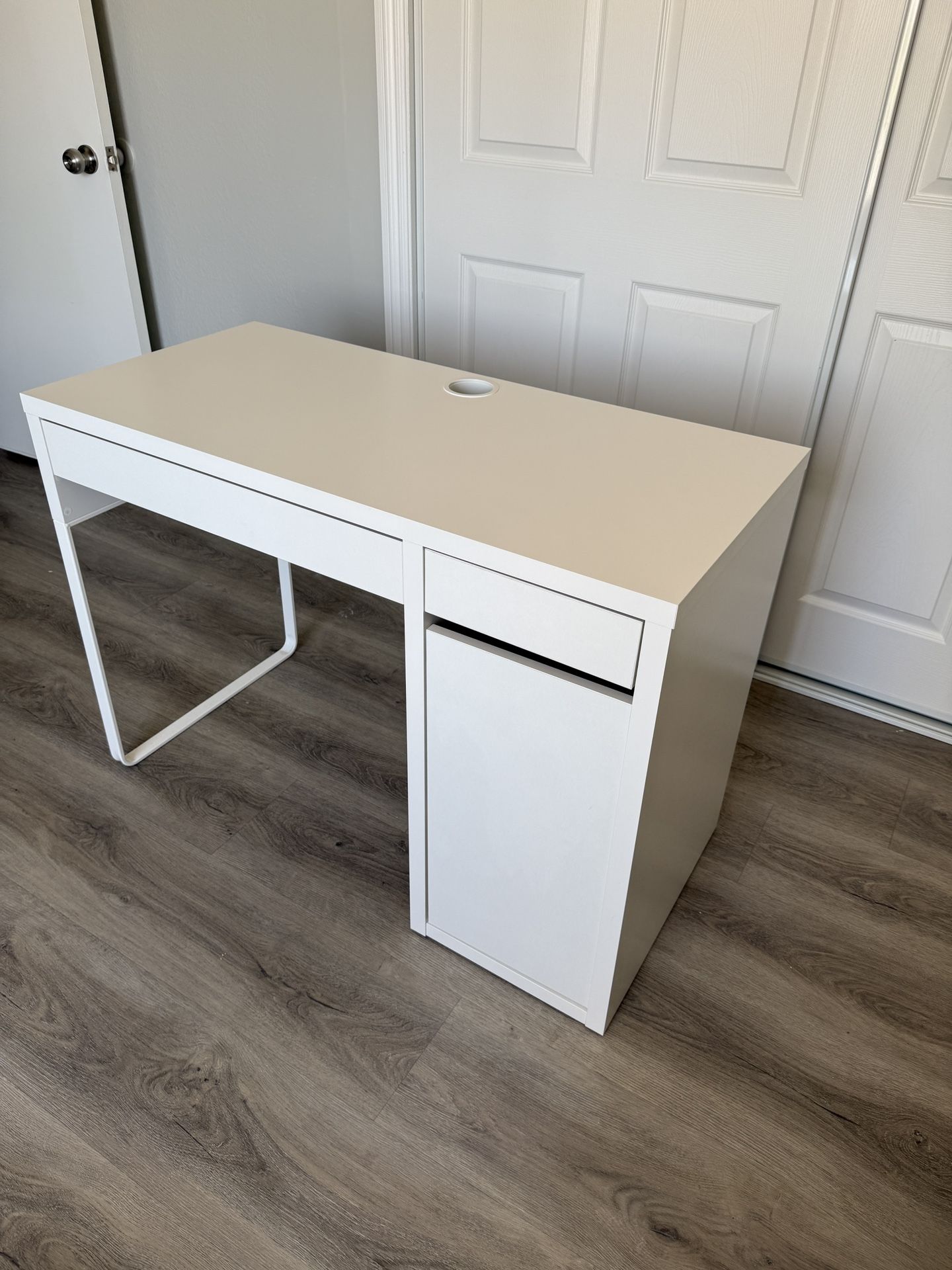 IKEA Micke Desk