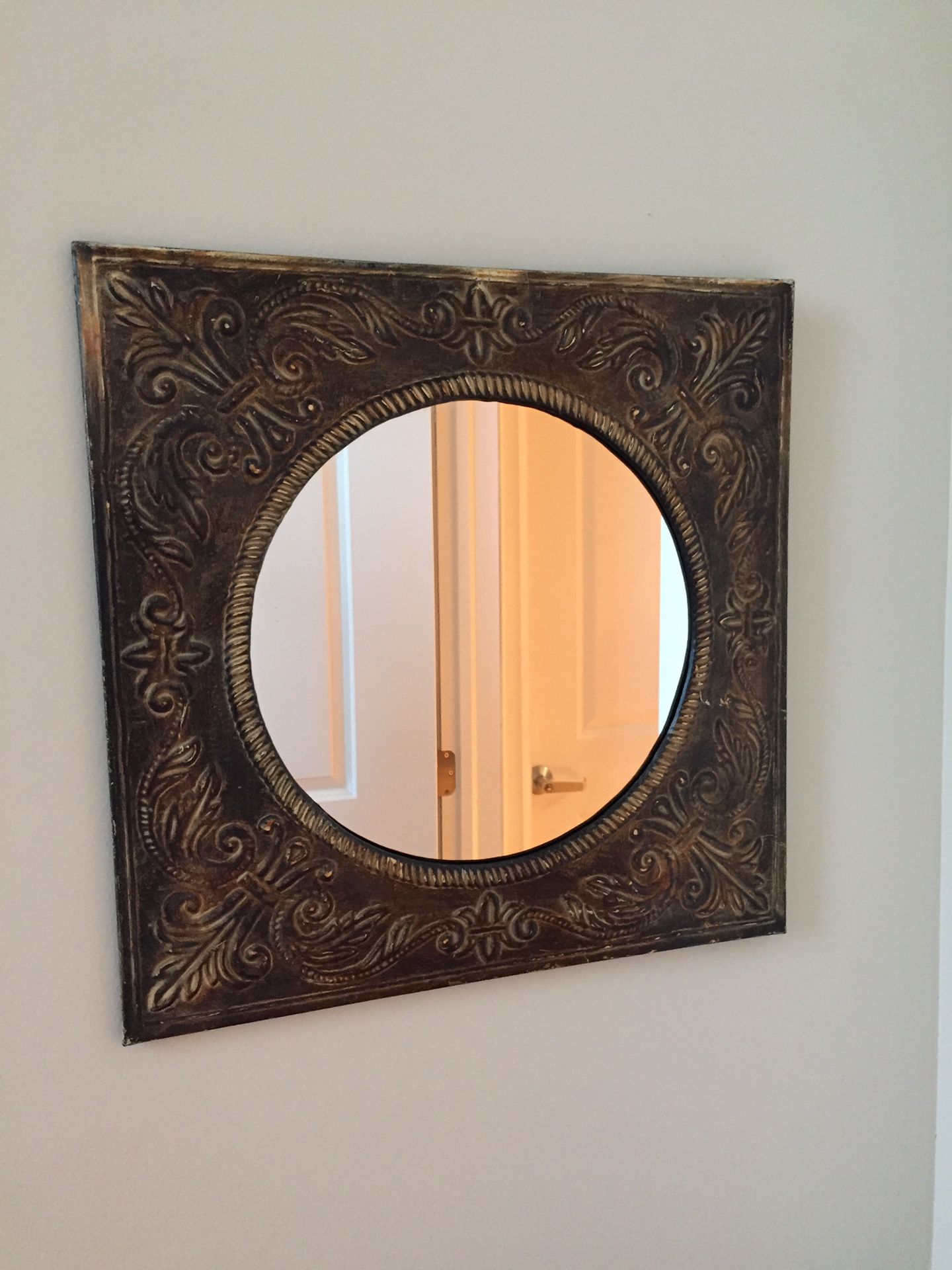 Antique mirror 11” in diameter. Metal frame 16.5” x 16.5”. Made in India. You can hang it in two different ways. Like new condition.