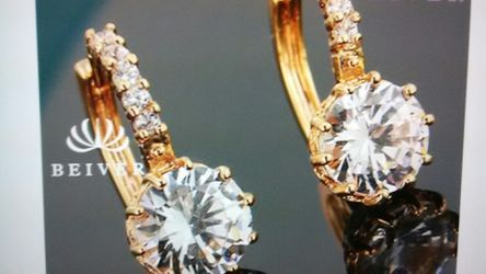 Woman's Earrings Clip on