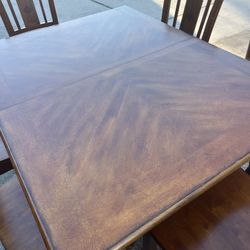 Dining Room Table & Chairs