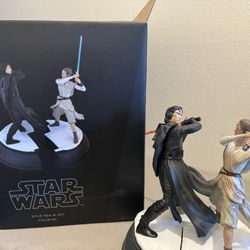 Kylo REN And Rey Figurine