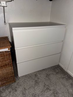 IKEA MALM 3-Drawer Dresser