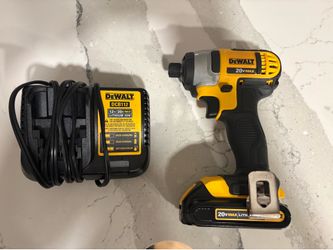 Dewalt     20V MAX 1/4” impact driver