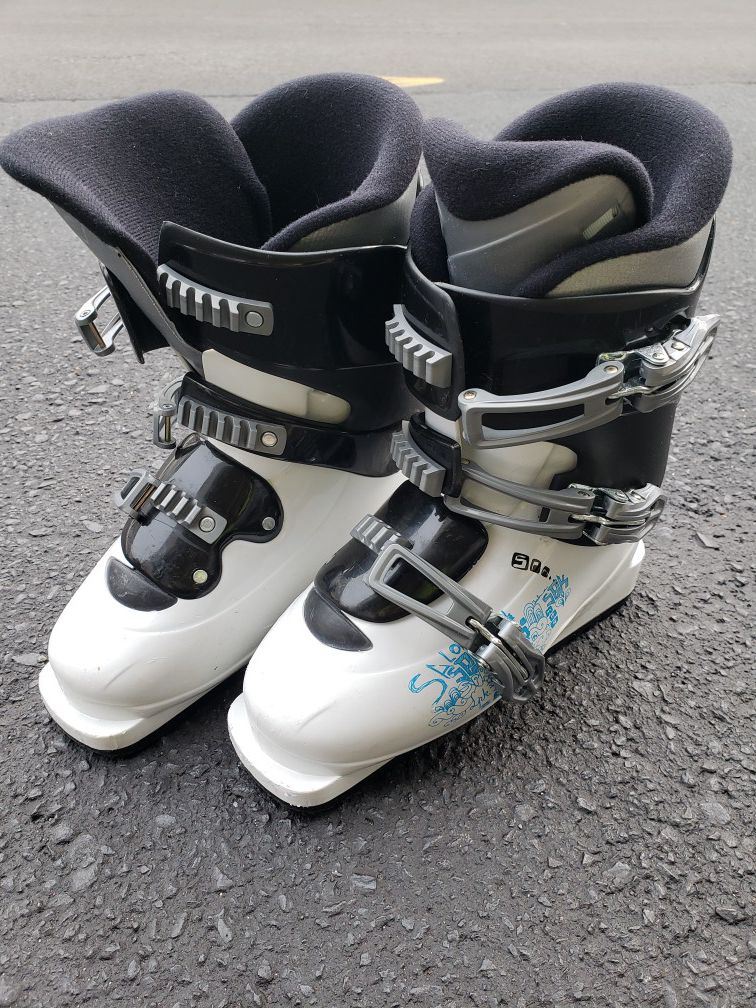 Salomon girls ski boots