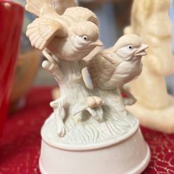 1984 Porcelain Sparrows Music Box