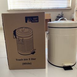 Metal Trash Can - 5 Litter