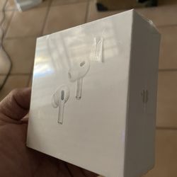 Air Pods 2’s