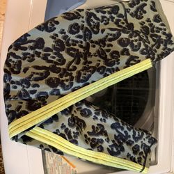 Victoria’s Secret Women’s Leggings Size Medium Cheetah Leopard Green Striped 
