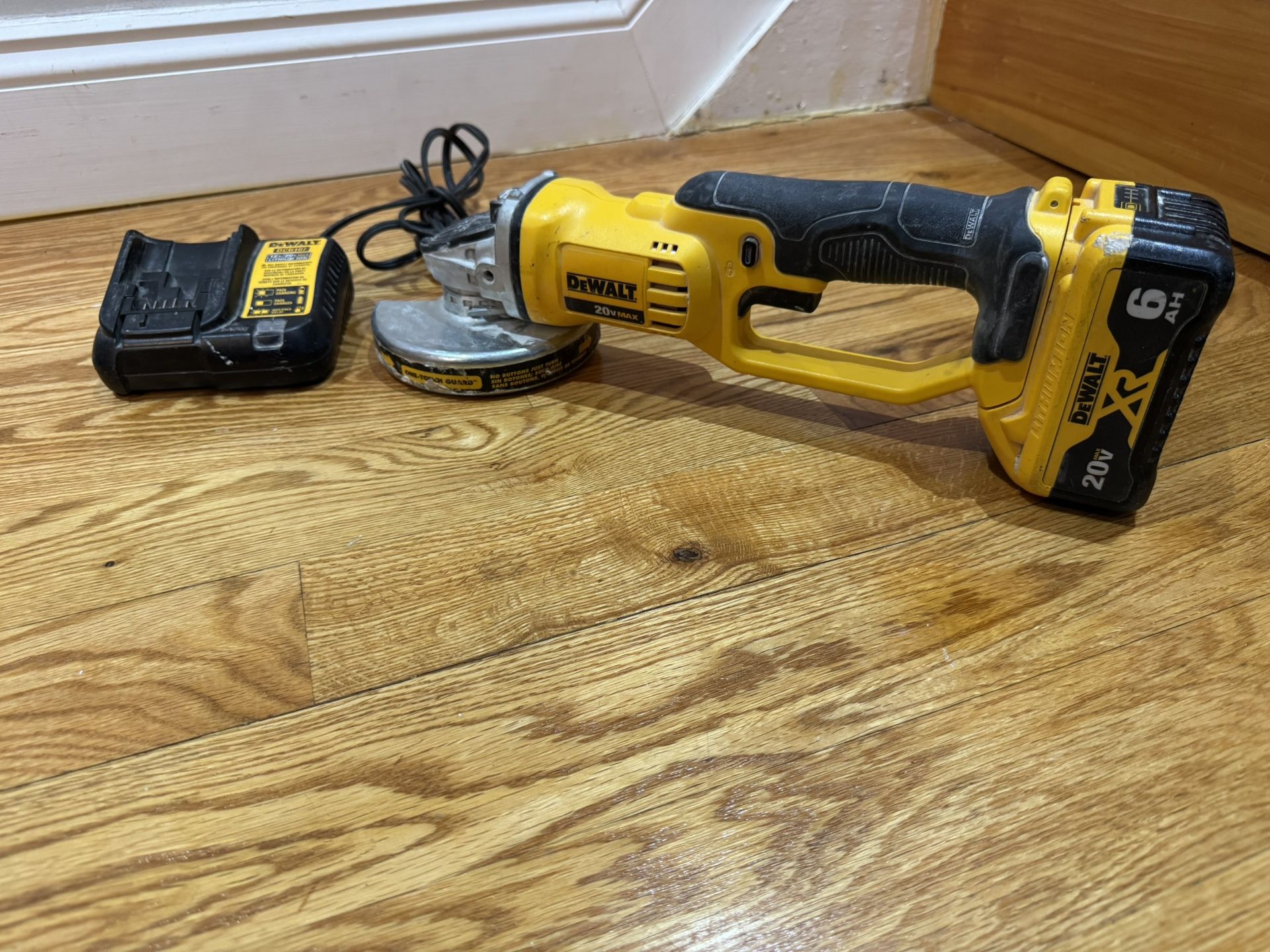 DEWALT 20V MAX Cordless 4.5 in. - 5 in. Grinder With 6ah Battery