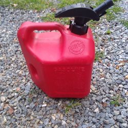 2.5. GAL. SAFTY. CAN  NO SPILL GAS CAN. 