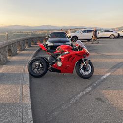 2023 Ducati Panigale V4 