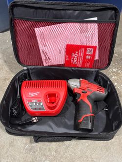 Milwaukee 12 V impact driver kit