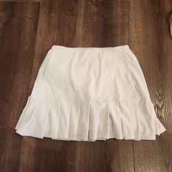 Lady Hagen skort(skirt with pants), size M White, active sports golf or tennis, 3 Pockets, good condition