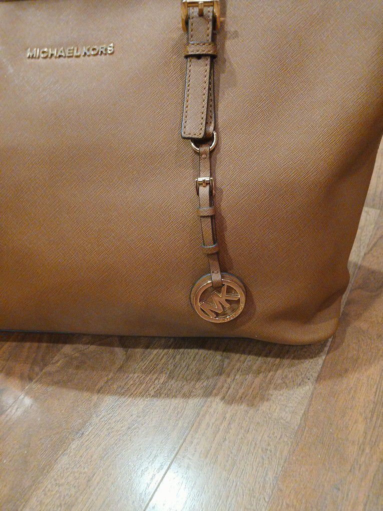 Michael Kors Handbag!  In Super Great Condition!