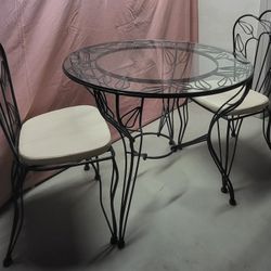 Table & Chairs