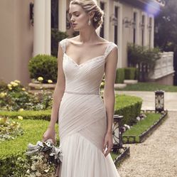 Bridal Gown / Wedding / Dress 