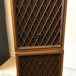 Speakers and Puzzle table