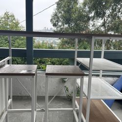 Kitchen Table with 2 Stools