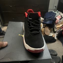 Jordan Max Aura 2 size 4y