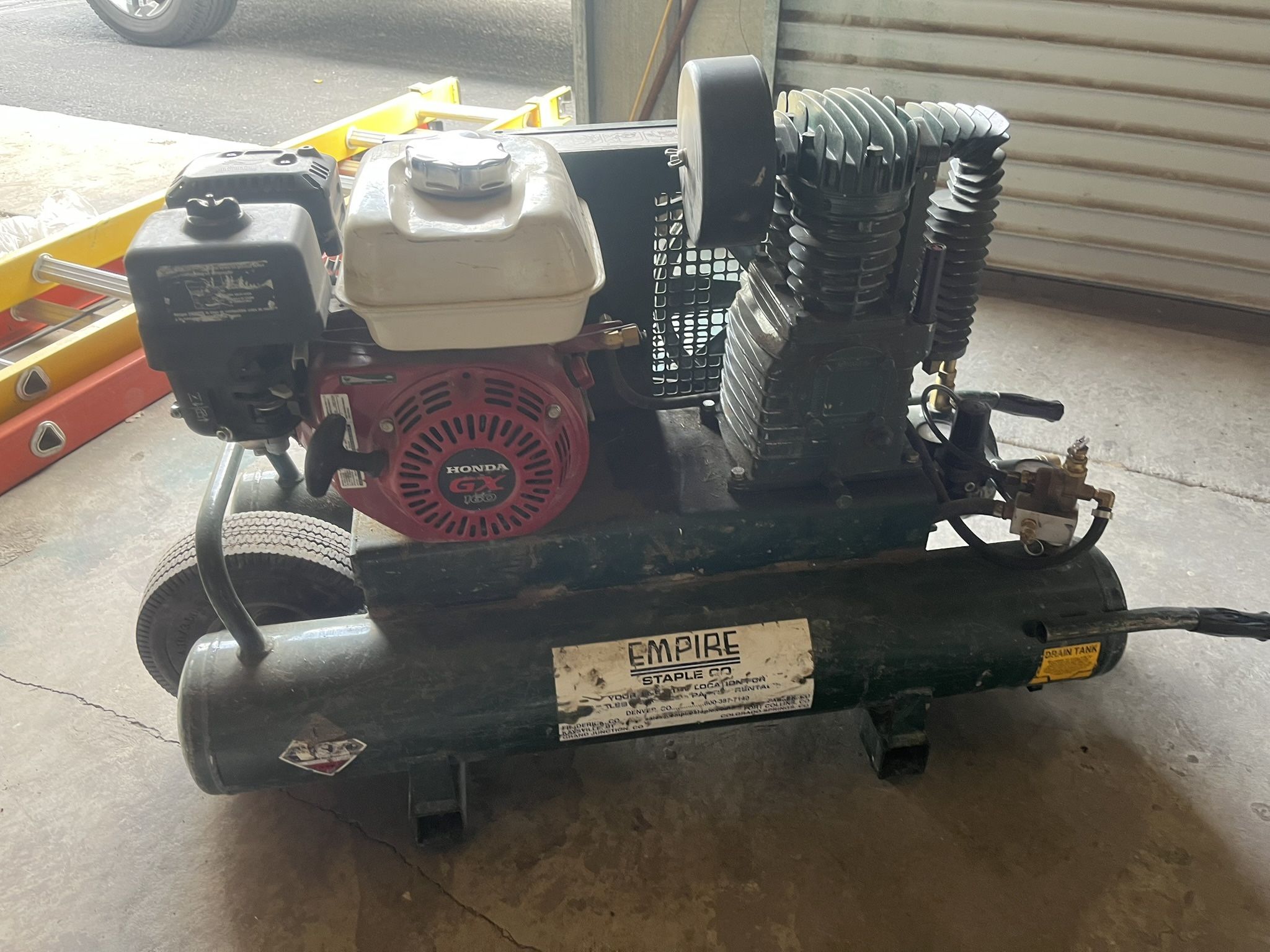 gas powered roll air compressor 