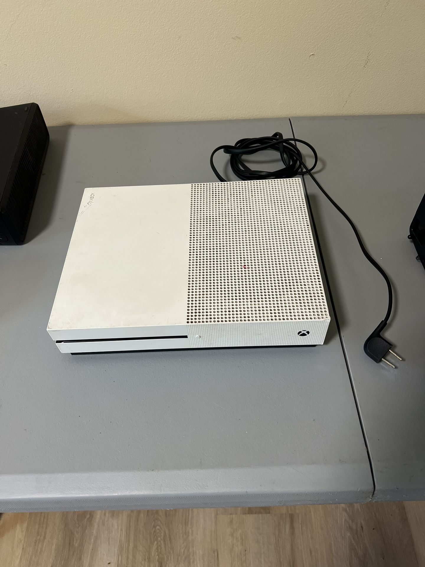 Xbox One S (without controller)