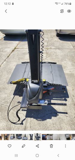 wheelchair Is left for van