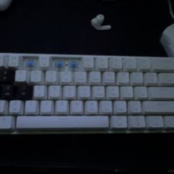 60% kb comes with mouse everything works