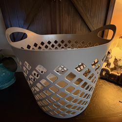 Large flexible diamond round laundry basket