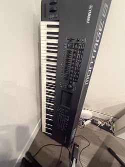 Yamaha Montage 8 Synthesizer Keyboard