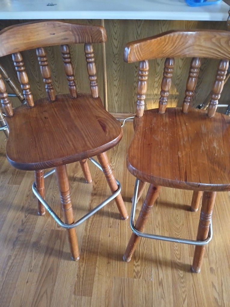 Wooden Swivel Barstool W/back