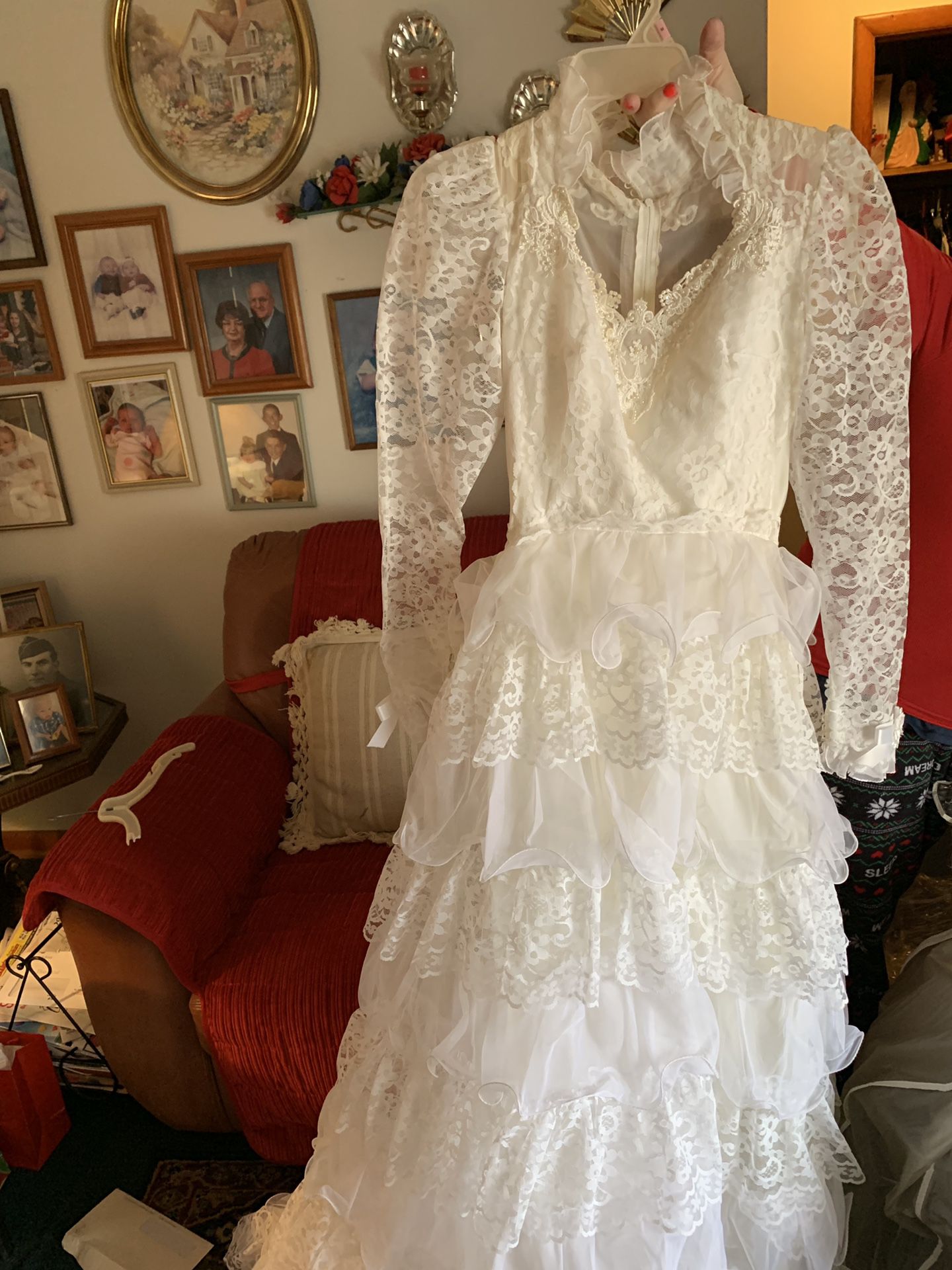 (OBO)-Beautiful wedding gown size 3