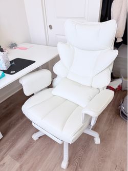 Like New Premium Ergonomic Office / Gaming Chair – White