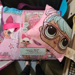 BRAND NEW LOL SURPRISE TWIN 5 PC. BED SET + BONUS TOTE AND CHARACTER PILLOW