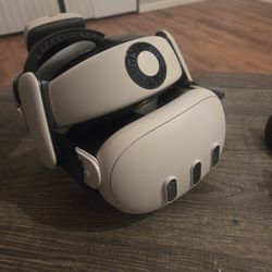Meta Quest 3 VR  512GB - still under factory warranty - comes with extras