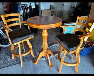 Round Pub Table with 2 Bar Stools