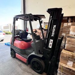 Used Toyota forklift 4000lb automatic