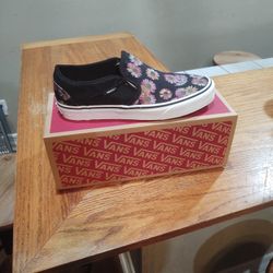 8.5 WM Dark Floral Vans