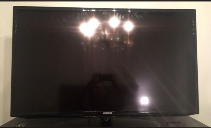 Samsung Smart 40 inch flat screen tv