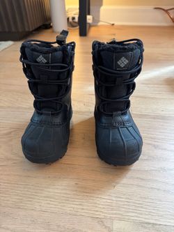 Little kids Colombia winter boot size 8