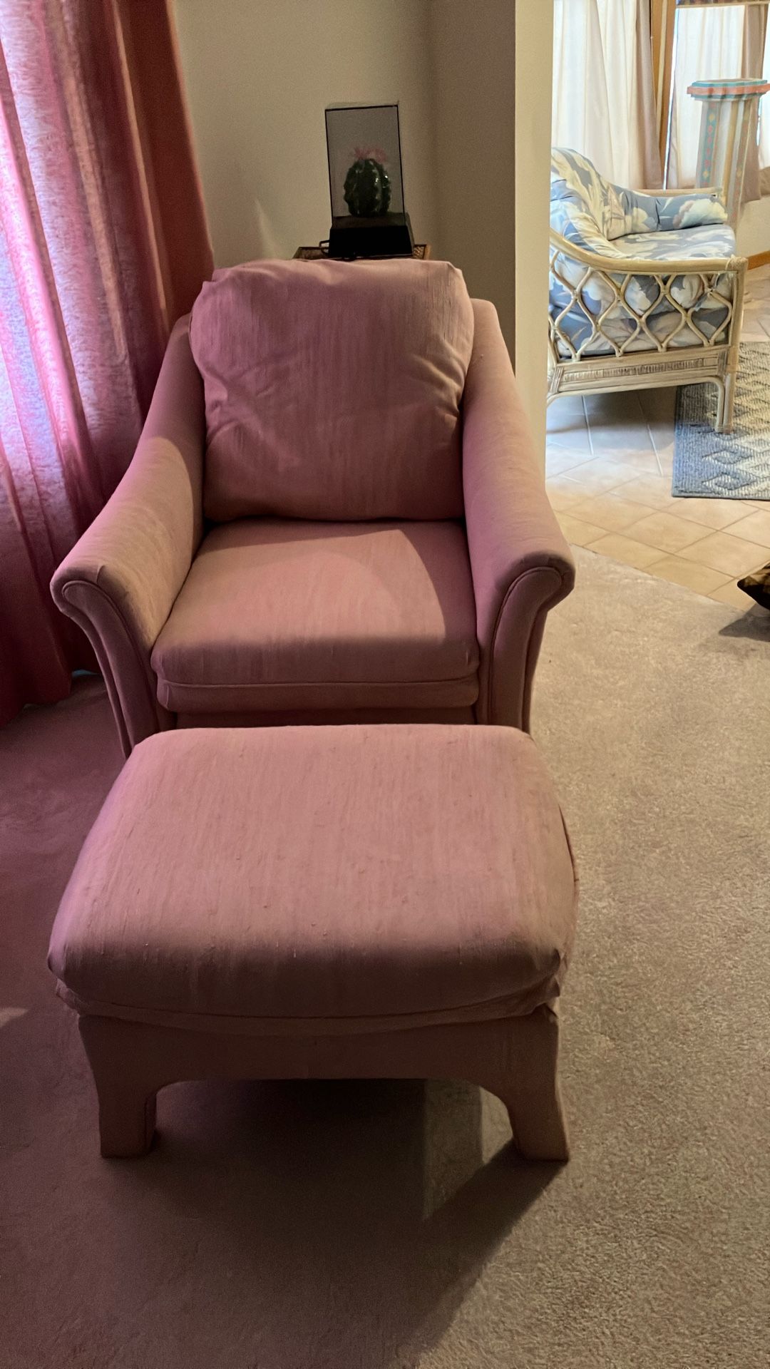 Living Room Chair With Ottoman