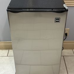 RCA Mini Fridge 