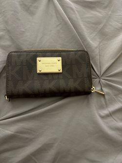 Michael Kors Zip-Around Continental Wallet
