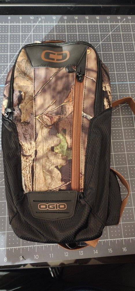Ogio Erzberg 70 Camouflage Mossy Oak Country Hydration Backpack 2 L 70 Oz
