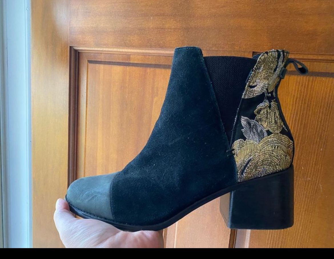 TOMS Suede &  Metallic Floral Esme Boots  Size 12,