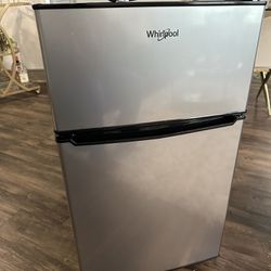 Whirlpool Mini fridge 