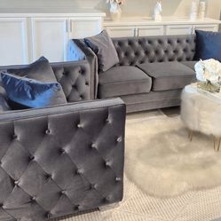 Beautiful Sofa With 1 Chair. Used, in great condition. Throw Pillows Included!

1 Sofa 
1 Chair 

Decor Not Available 

$520