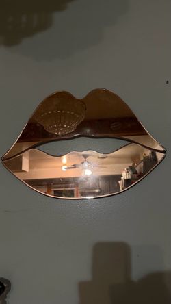 Lip mirror