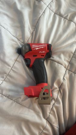 Milwaukee fuel M18 1/4 Hex Hydraulic driver surge